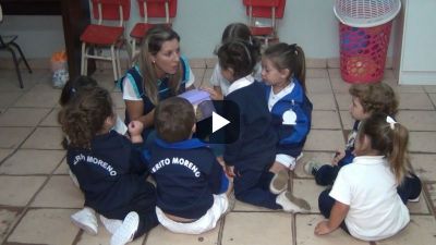 Colegio Perito Moreno - Actividad de expresión corporal en sala de 3