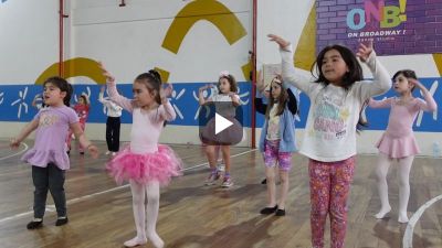 Clase de danza jazz (minis, kids y teens) - On Broadway Dance Studio